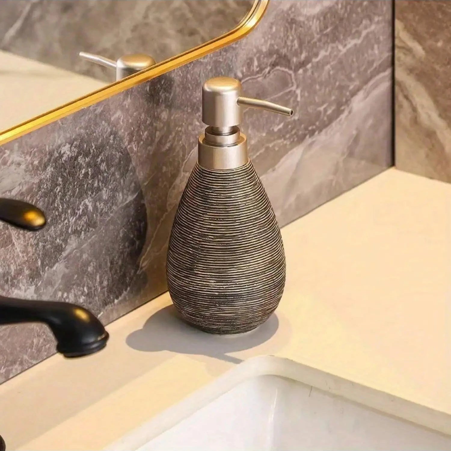 Saboneteira em Cerâmica com Bomba Manual