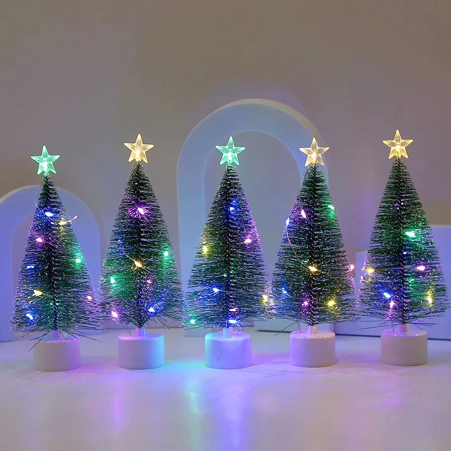 Kit com 3 Mini Pinheiros Decorativos em LED