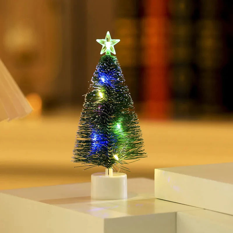 Kit com 3 Mini Pinheiros Decorativos em LED