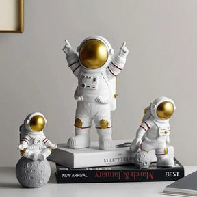New Astronaut Statue Resin Spaceman Miniature Figurines For Bedroom Office Desk Decoration Accessories Gifts Figurine Astronaut