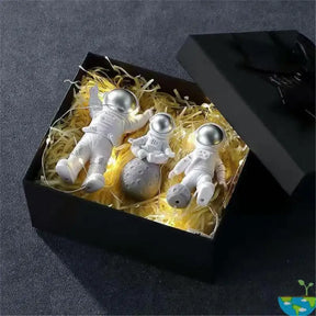 New Astronaut Statue Resin Spaceman Miniature Figurines For Bedroom Office Desk Decoration Accessories Gifts Figurine Astronaut