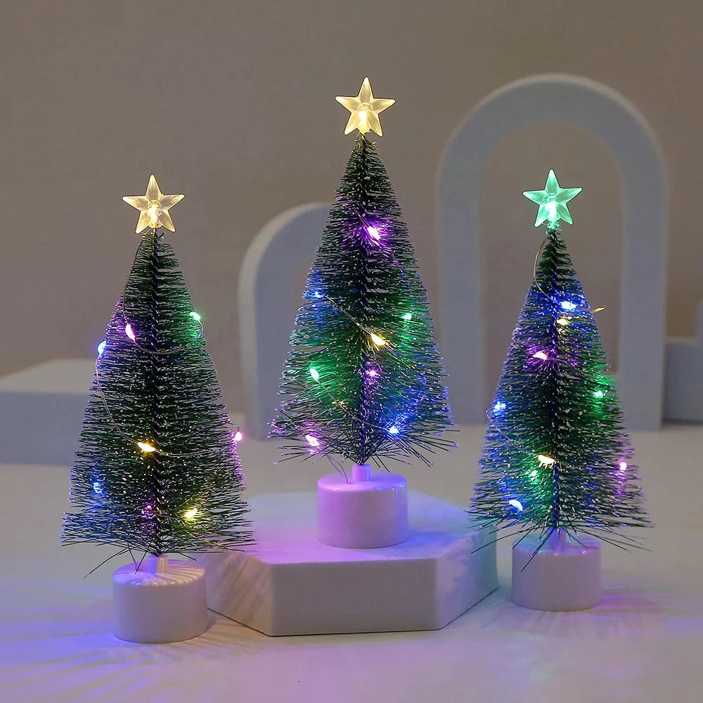 Kit com 3 Mini Pinheiros Decorativos em LED
